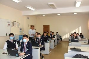 Солтүстікқазақстандық оқушылар жасанды интеллект пен мехатроникаға қызығушылық танытуда